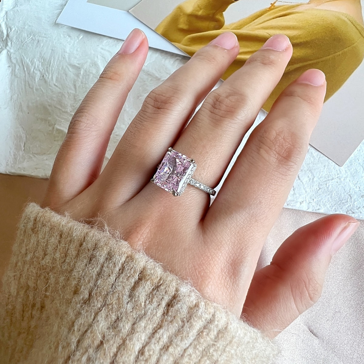 [Vivid Aurora]4.0 Carat Luxurious Engagement Ring