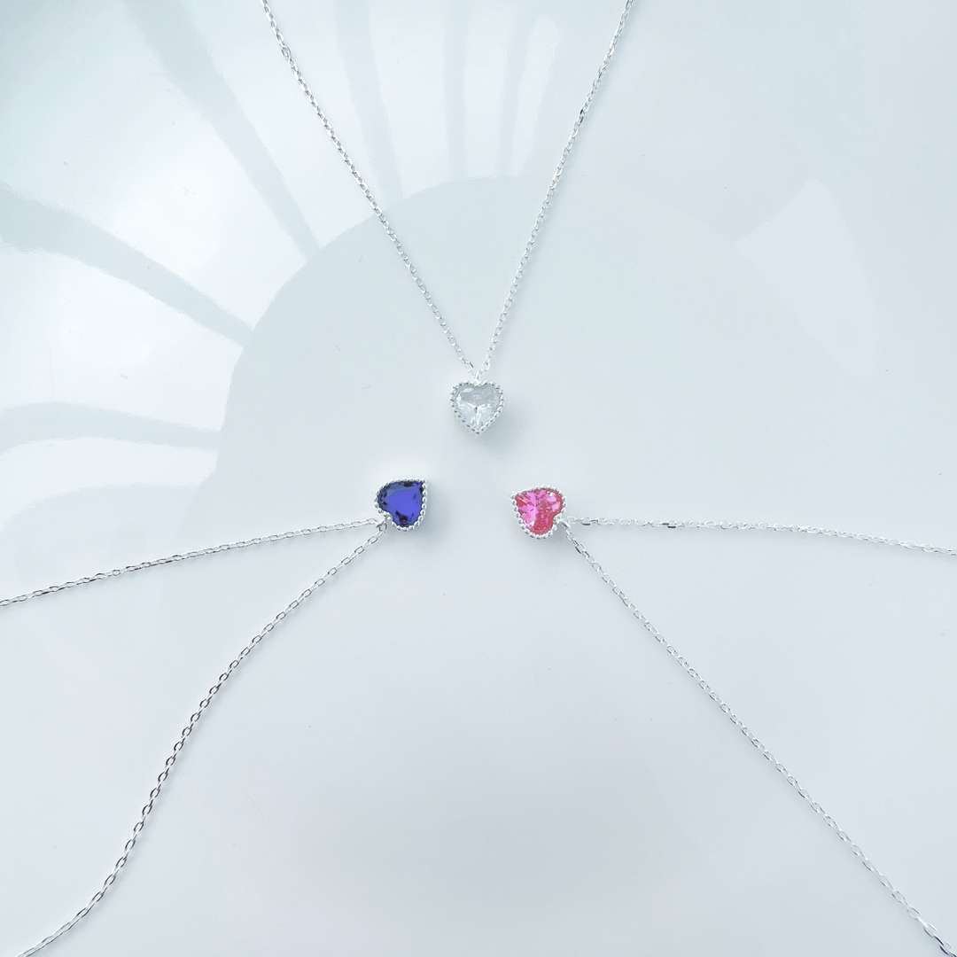 [Vivid Aurora]Ornate Heart Shape Necklace